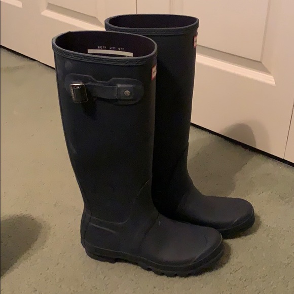 Navy blue Hunter rain boots - Picture 4 of 7
